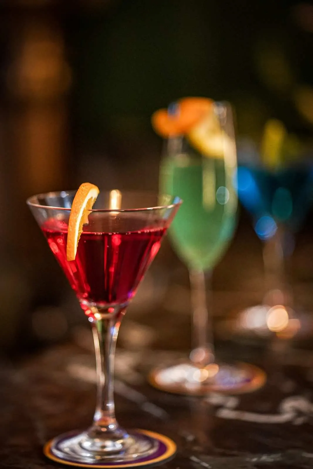 Cocktail in the Golden Chariot bar lounge