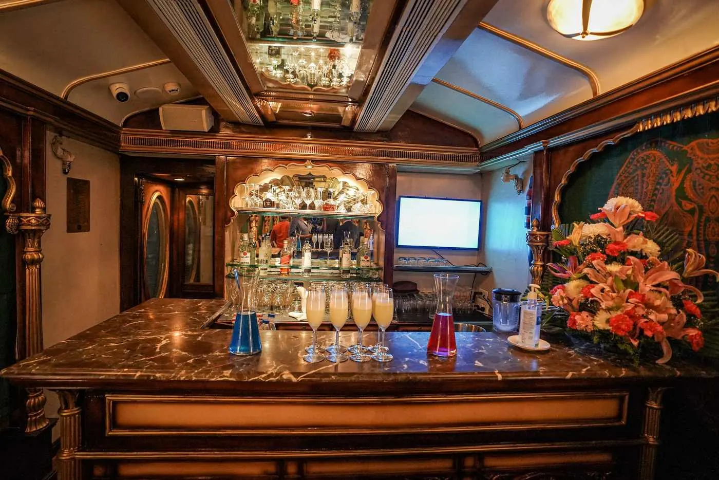 Golden Chariot bar lounge interior