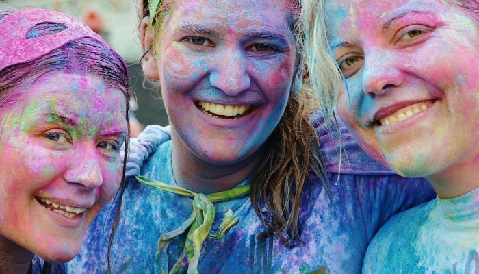 girls, colorful, smile-438152.jpg